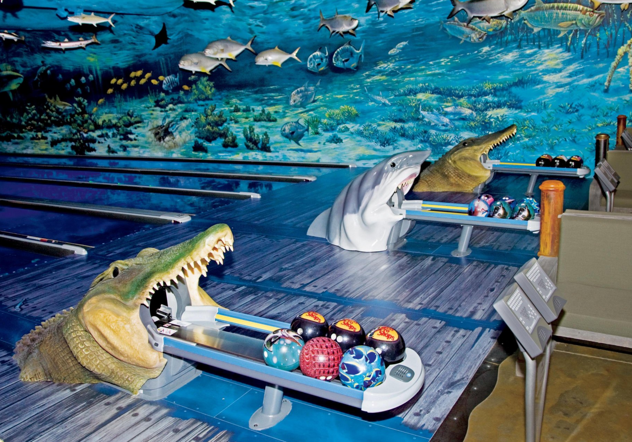 Uncle Buck’s Fish Bowl and Grill in Destin featuring underwater themed bowling lanes and family entertainment